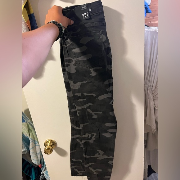 Kut from the Cloth black camo skinny Jean (Connie) - Picture 1 of 3
